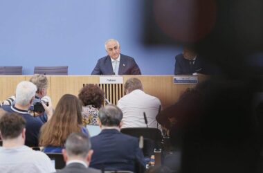 Reza Pahlavi mahnt Westen zu mehr Engagement gegen Mullah-Regime