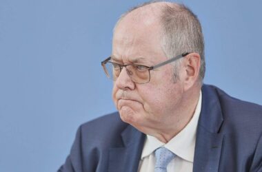 Steinbrück sieht beispiellose Verdichtung von Herausforderungen