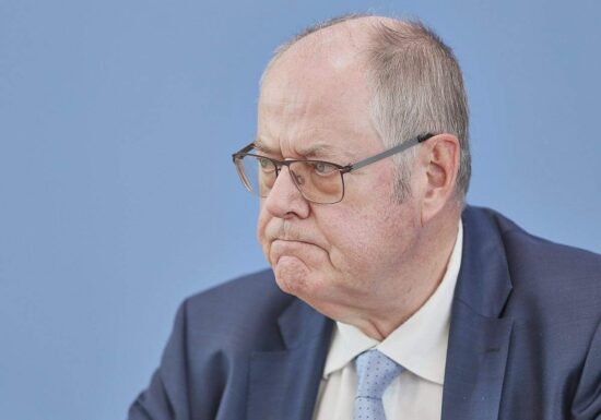 Steinbrück sieht beispiellose Verdichtung von Herausforderungen
