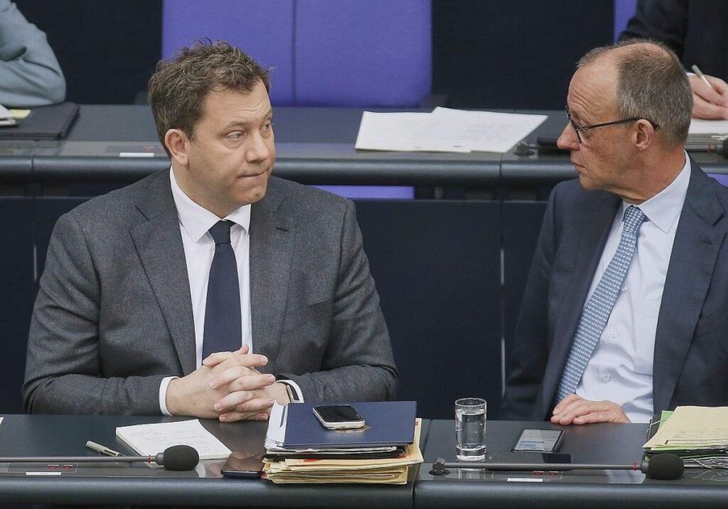 Merz offen für höhere Reichensteuer