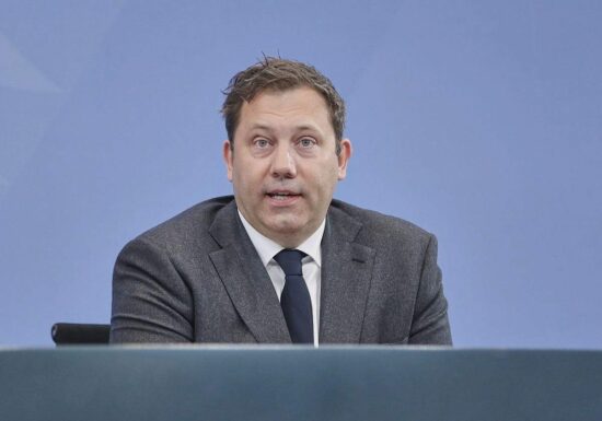 Klingbeil: Mineralölkonzerne verstärkt kartellrechtlich im Fokus