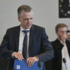 Frei hält Zeitplan für Gesundheitsreform für realistisch