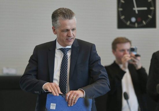 Frei hält Zeitplan für Gesundheitsreform für realistisch