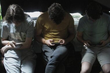 Jugendschutz online: Prien will mehr Unterstützung für Eltern