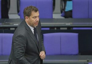 Klingbeil hält "Tankrabatt" für "wichtiges Signal"