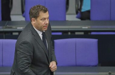 Klingbeil hält "Tankrabatt" für "wichtiges Signal"
