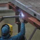 Industrie stellt weniger ein