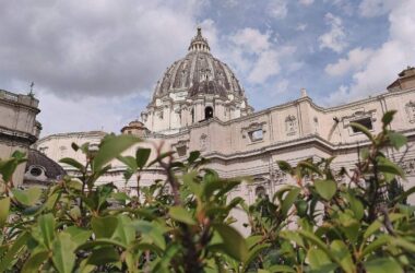 Papst warnt zu Ostern vor Gleichgültigkeit gegenüber Kriegsopfern