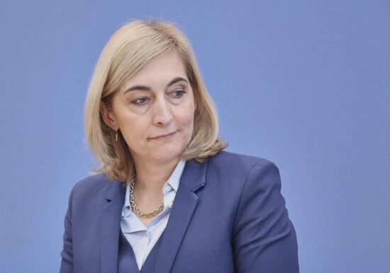 Warken will Bemessungsgrenze für Krankenkassenbeiträge anheben