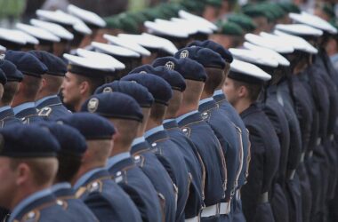 Pistorius verbannt private Handys aus Bundeswehr-Dienststellen