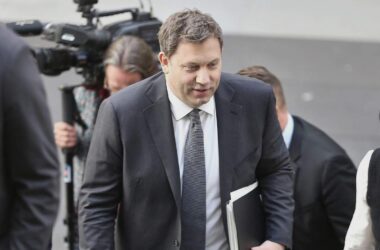 Truger kritisiert "echten Kürzungshaushalt" der Bundesregierung