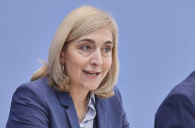 Warken stellt GKV-Sparpaket vor