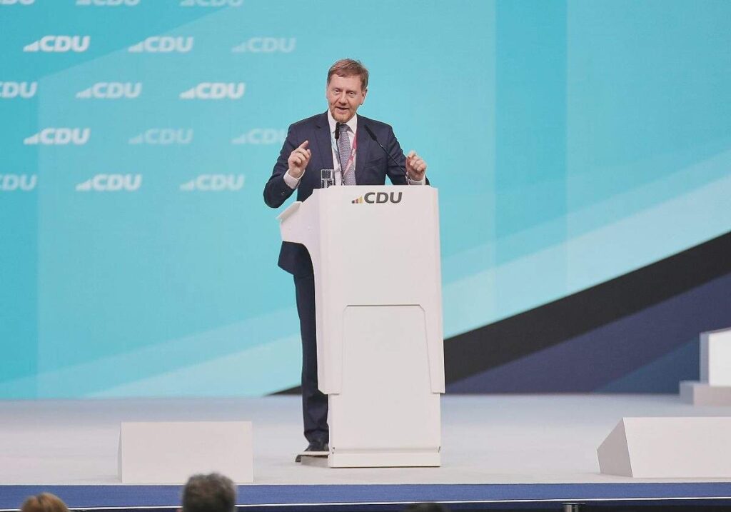 Kretschmer bezeichnet Programm der AfD als "verrückt"