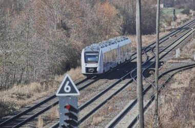 Bahngewerkschaft fordert wegen Spritpreisen günstige Zugtickets