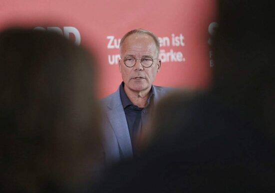 SPD-Fraktionschef stimmt auf neue Schulden wegen Iran-Krise ein