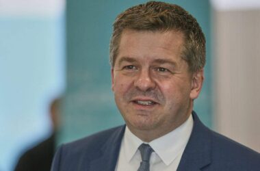 Schulze fordert Merz zu schneller Spritpreis-Entlastung auf