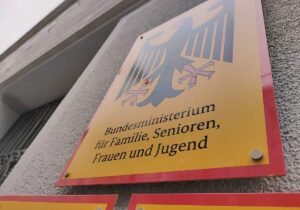 Unmut im Familienministerium wegen Kürzung bei "Demokratie leben"