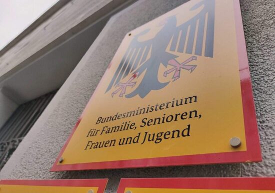 Unmut im Familienministerium wegen Kürzung bei "Demokratie leben"