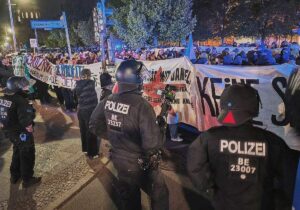 Rangeleien mit der Polizei zum Start der Walpurgisnacht in Berlin