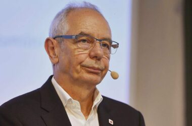 Gewerkschaftschef Vassiliadis kritisiert Merz