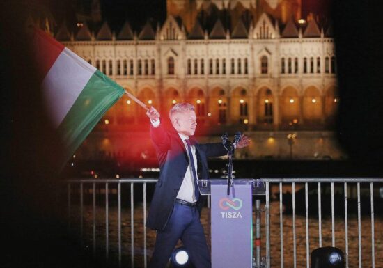 Bundesregierung feiert "historisches" Wahlergebnis in Ungarn