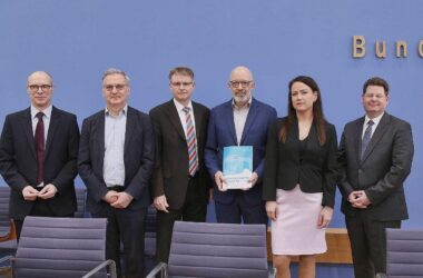 Wirtschaftsinstitute halbieren Konjunkturprognose