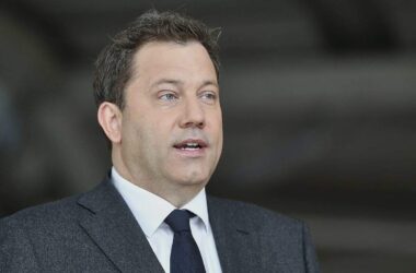 Klingbeil lädt Wirtschaft und Gewerkschaften zu Krisengipfel