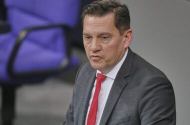 Fechner bezweifelt Genehmigungspflicht für Auslandsaufenthalte