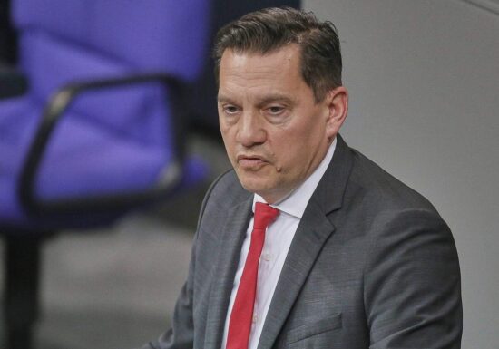 Fechner bezweifelt Genehmigungspflicht für Auslandsaufenthalte