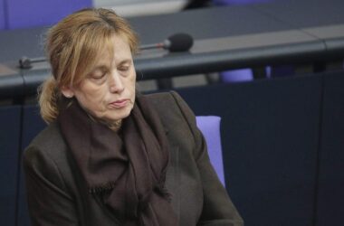 Demokratiepädagogen kritisieren Priens Umbau von "Demokratie leben"