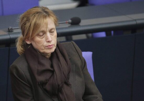 Demokratiepädagogen kritisieren Priens Umbau von "Demokratie leben"