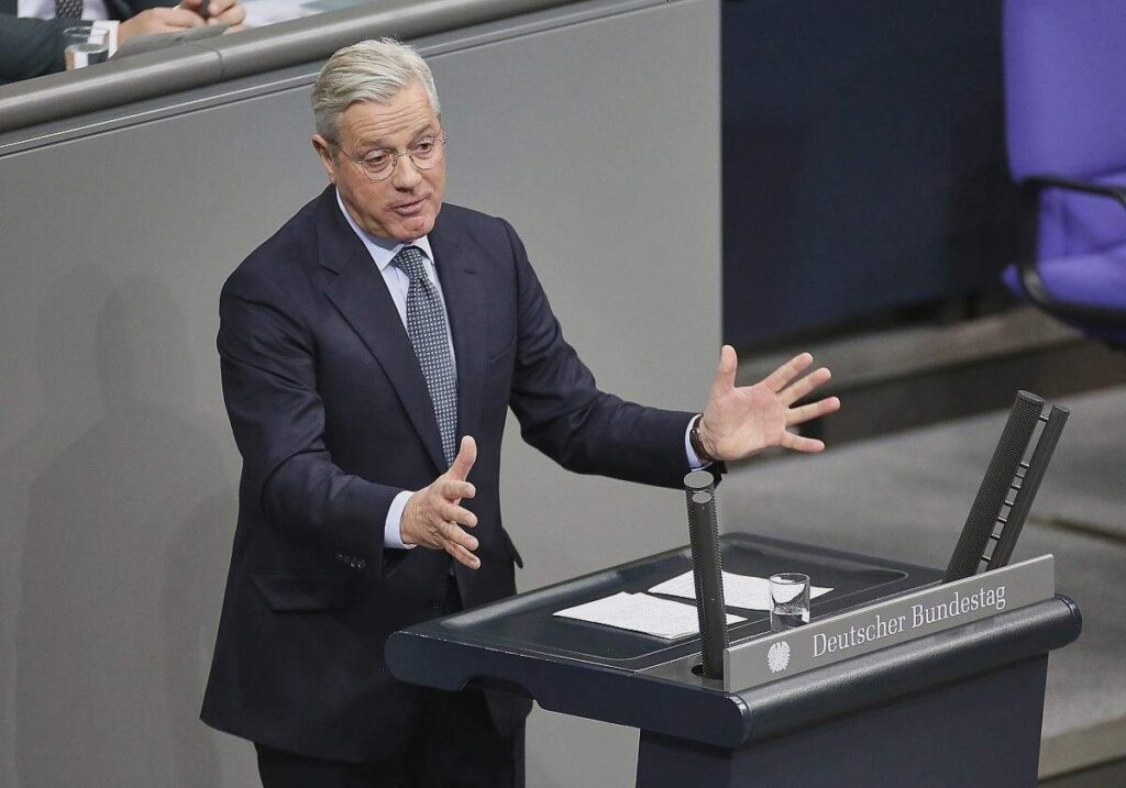 Röttgen: Waffenruhe zwischen Russland und Ukraine ändert nichts