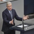 Röttgen: Waffenruhe zwischen Russland und Ukraine ändert nichts