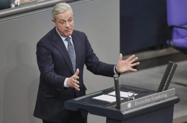 Röttgen: Waffenruhe zwischen Russland und Ukraine ändert nichts