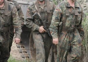 EVP will militärisches EU-Hauptquartier und EU-Sicherheitsrat