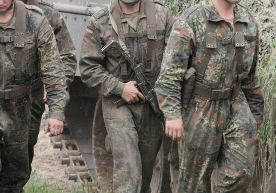 EVP will militärisches EU-Hauptquartier und EU-Sicherheitsrat