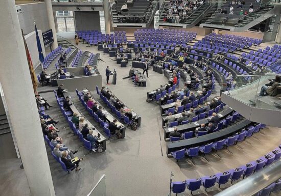 Grüne und CDU fordern Aussetzen der Diätenerhöhung