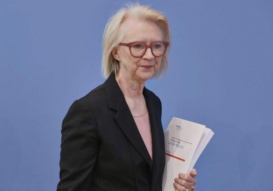 Schnitzer fordert stärkeren Fokus auf KI-Debatte