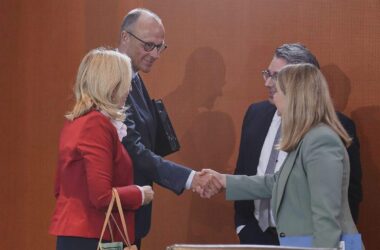 Warken rechnet mit Fortbestand der schwarz-roten Koalition