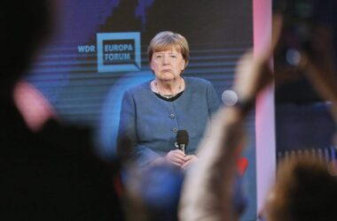 Ex-Trump-Berater wirft Merkel leichtgläubigen Umgang mit Putin vor