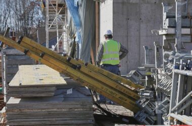 Erwerbstätigkeit im April nahezu unverändert