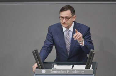 AfD-Vizechef Gottschalk lobt Wärmepumpen und E-Autos