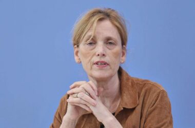 Prien verlangt von "Demokratie leben"-Programm mehr Wirksamkeit