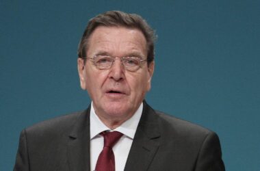 Strack-Zimmermann zweifelt an Schröder als Ukraine-Vermittler