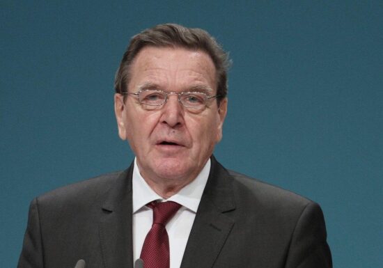 Strack-Zimmermann zweifelt an Schröder als Ukraine-Vermittler