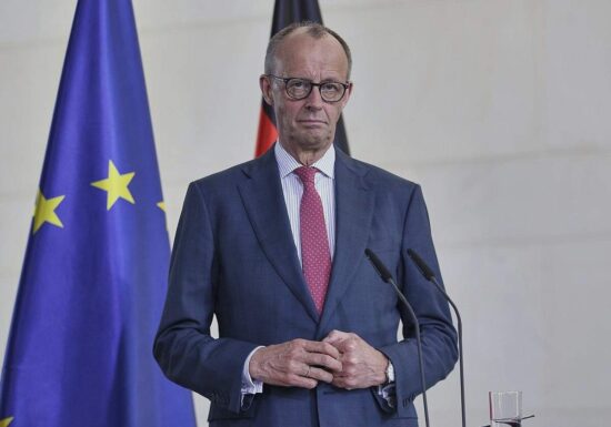 Draghi erhält Karlspreis - Merz appelliert an Europas "Machtmittel"