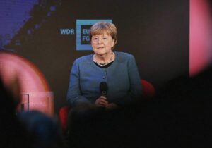 Linke: Merkel für EU-Verdienstorden geeigneter als Merz