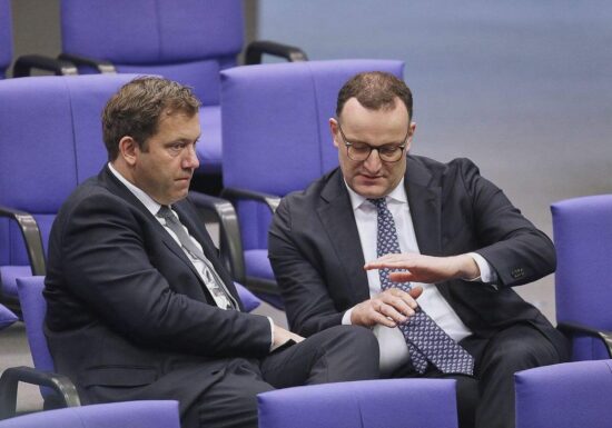 Spahn gegen eigenständigen Vorschlag von Klingbeil für Steuerreform