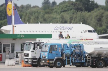 Schnieder erwartet keinen Kerosinmangel in Deutschland