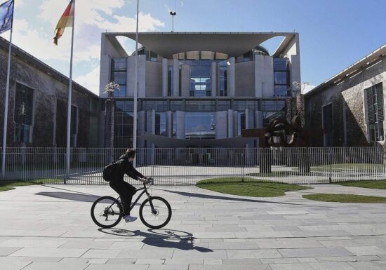 Bundesregierung hält an "Entlastungsprämie" fest